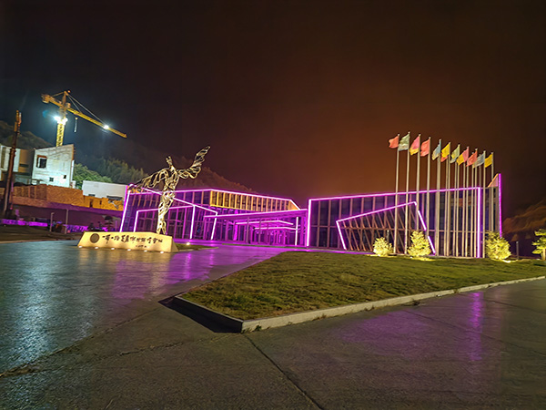 城市亮化是现代城市建设的重要组成部分,它不仅可以美化城市的夜景,还能提升城市的整体形象。随着科技的不断进步,城市亮化也得到了更多的关注和创新。本文将介绍一些关于城市亮化的创意和技术,帮助读者了解城市亮化的重要性以及如何进行水磨沟城市亮化的规划和实施。 城市亮化是现代城市建设的重要组成部分,它不仅可以美化城市的夜景,还能提升城市的整体形象。随着科技的不断进步,城市亮化也得到了更多的关注和创新。本文将介绍一些关于城市亮化的创意和技术,帮助读者了解水磨沟城市亮化的重要性以及如何进行水磨沟城市亮化的规划和实施。